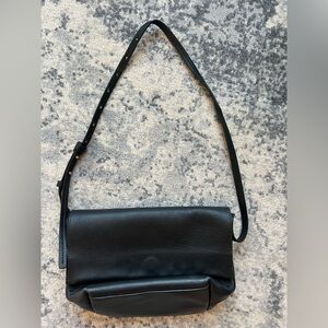 Massimo Dutti Leather Shoulder Bag in Black